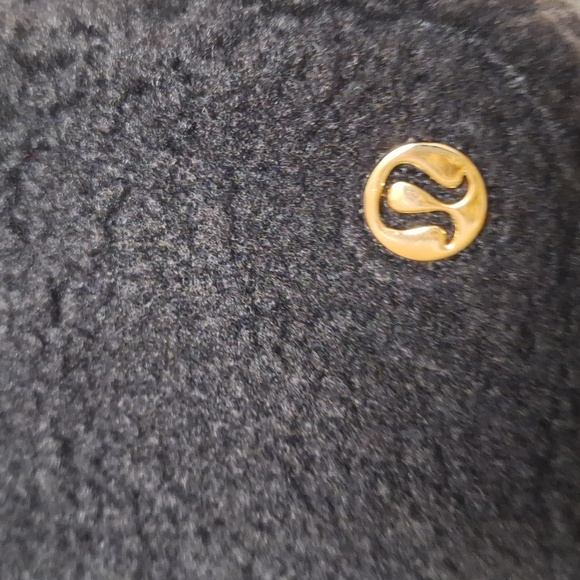 LULULEMON FURRY FLEECE ADJUSTABLE LARGE BLACK WITH GOLD HARDWARE BELT BAG/SLING - Picture 3 of 5